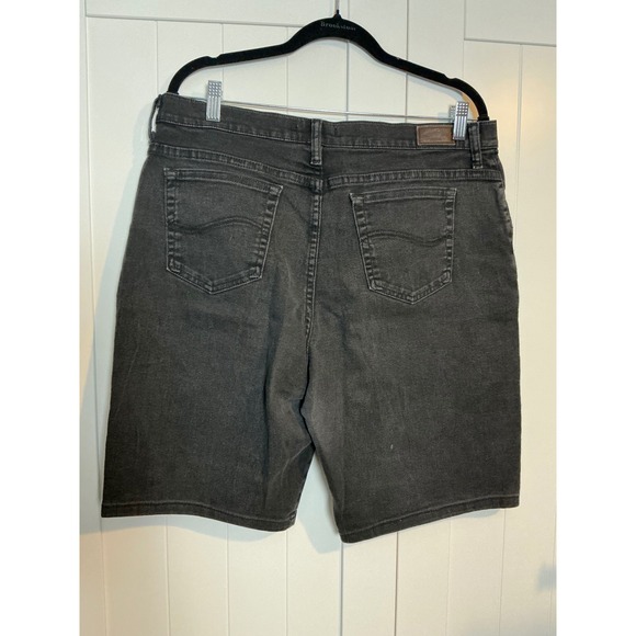 Lee Relaxed Fit Women Black Denim Shorts Size 16 Long - Picture 3 of 3